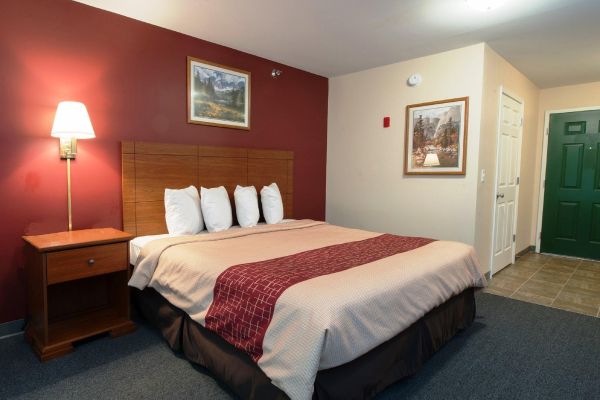 Hotel Red Roof Suites Dickinson